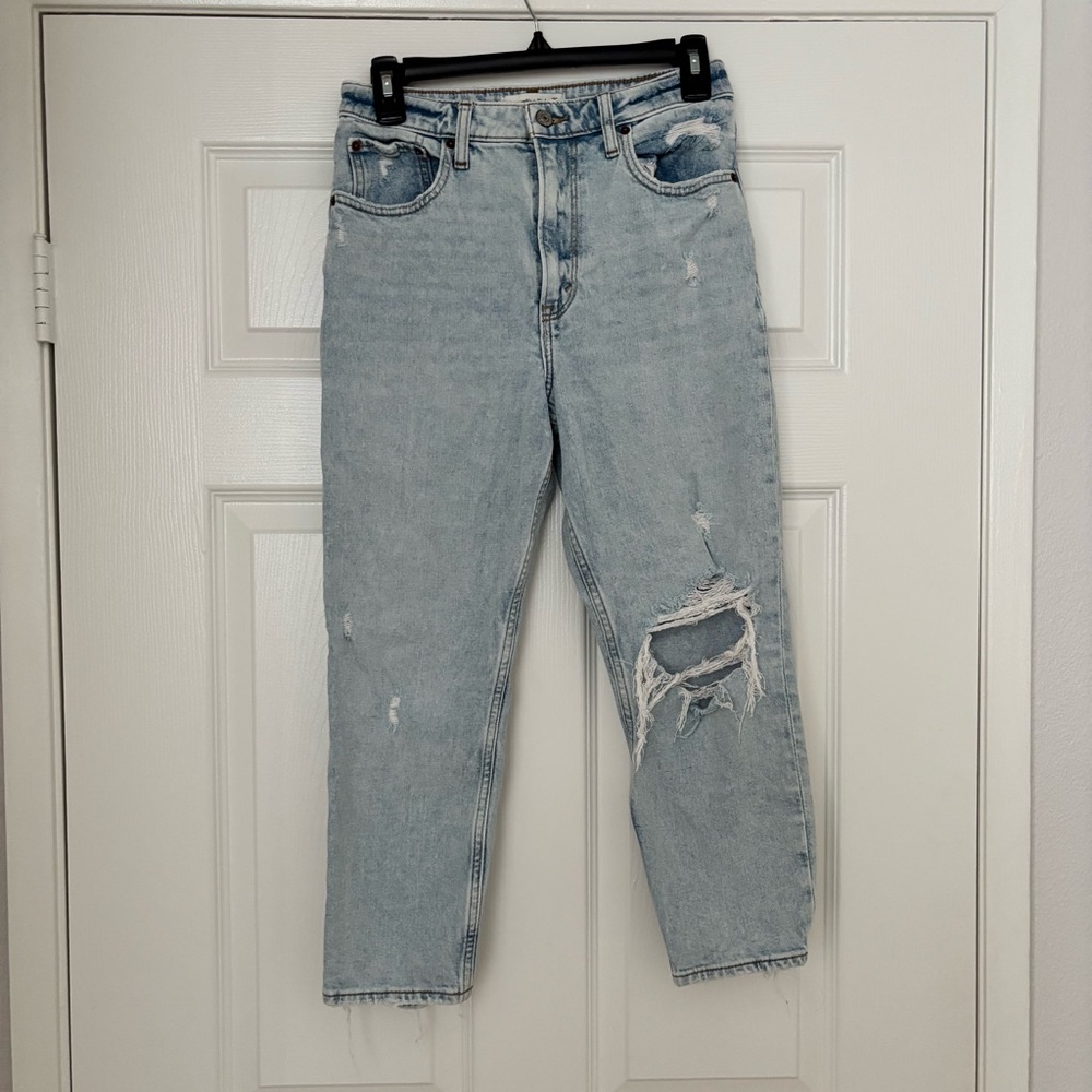 Abercrombie & Fitch Light Wash Distressed Cropped Jeans